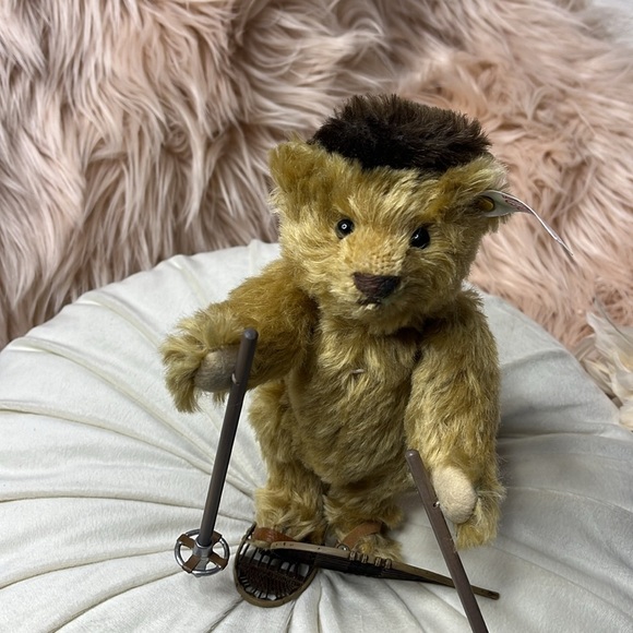 STEIFF Snowshoeing Bear - Picture 8 of 8